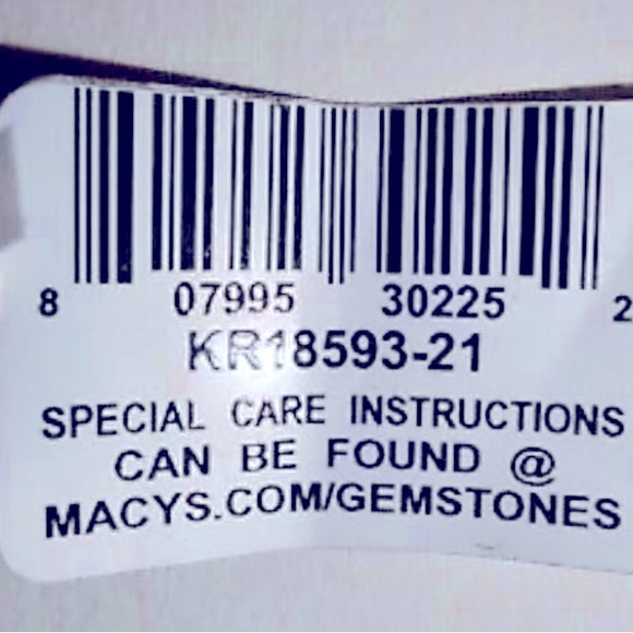 Macy’s Dimond Engagement Ring ( 1/3 ct. t.w.) in 14K white gold - Picture 9 of 9